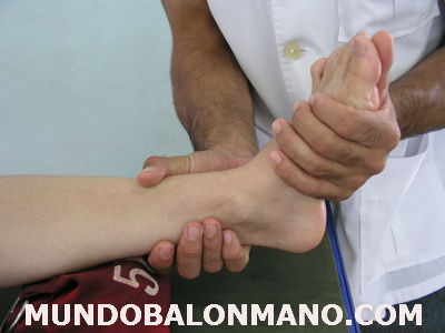 3-ESGUINCE-TOBILLO-TORCEDURA-MUNDOBALONMANO.COM